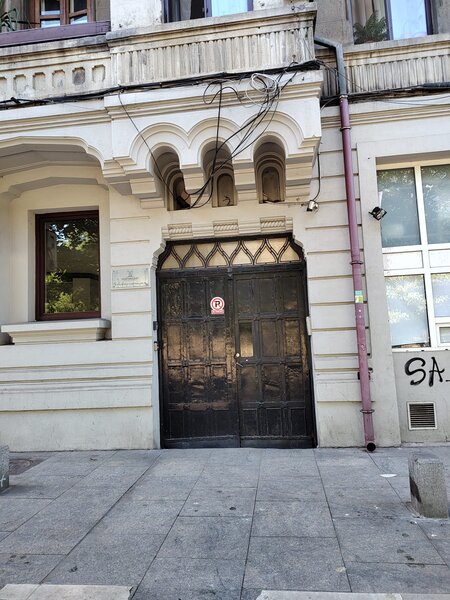 M. Kogalniceanu ap. 2 cam. langa Facultatea de Drept pentru locuit/ birouri