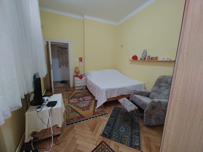 M. Kogalniceanu ap. 2 cam. langa Facultatea de Drept pentru locuit/ birouri