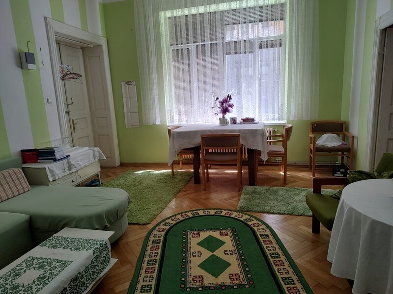 M. Kogalniceanu ap. 2 cam. langa Facultatea de Drept pentru locuit/ birouri